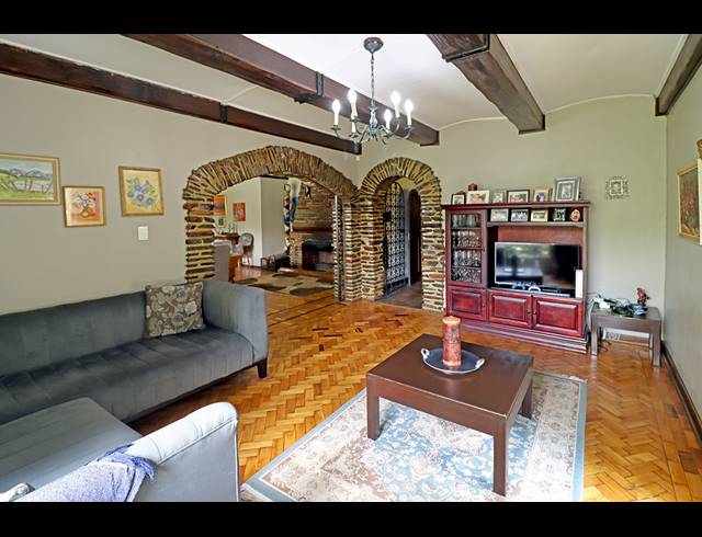 5 BEDROOM FREEHOLD FOR SALE IN LINKSFIELD